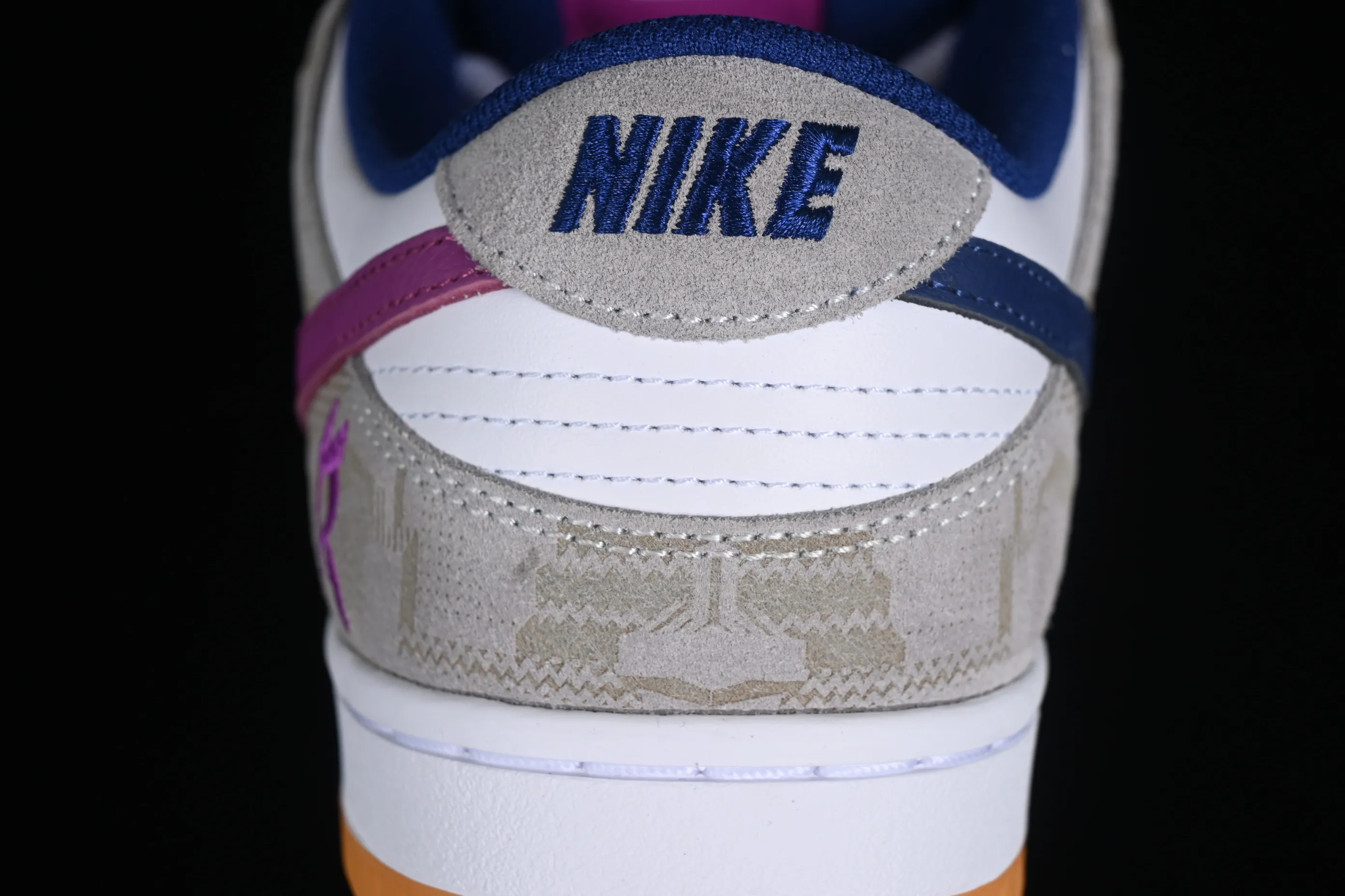 All Categories Nk SB Dunk Series Nk SB Dunk Low Low-top sneakers Z version Rayssa Leal x Nk SB Dunk Low Brazilian skateboarding goddess joint model SB low-top casual sneakers FZ5251-001